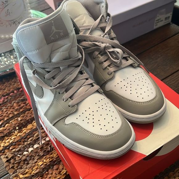 Mens Nike Air Jordan 1 Mid College Grey - 554724-082 Size 9 NDS - Picture 3 of 10